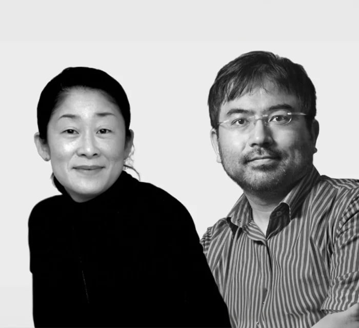 신 아즈미와 토모코 아즈미의 흑백 인물 사진 이미지 