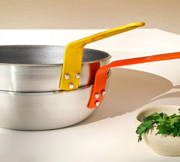 옐로우와 오렌지 손잡이의 Choc Nonstick 프라이팬 제품 이미지  