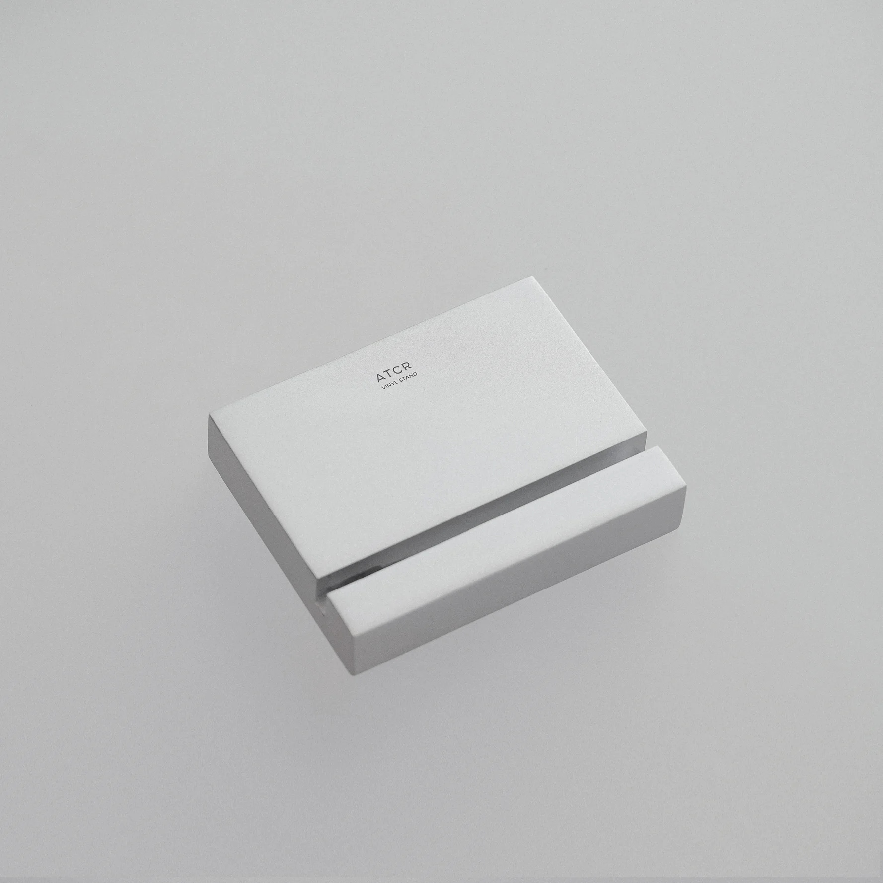 L80 Vinyl Stand
