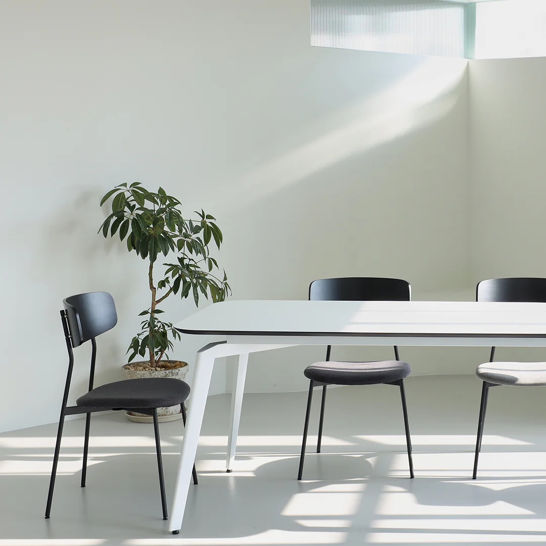 BYRON TABLE 2200